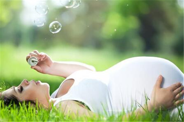 水中分娩與無痛分娩哪個好 水中分娩有什么要求 水中分娩與無痛分娩哪個好 水中分娩有什么要求