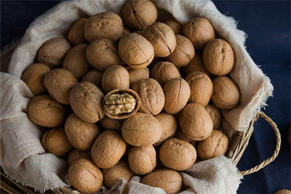 核桃脂肪含量高嗎 核桃減肥期間可以吃嗎 核桃脂肪含量高嗎 核桃減肥期間可以吃嗎