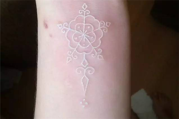 隱形紋身真的存在嗎 隱形紋身怎么弄的 隱形紋身真的存在嗎 隱形紋身怎么弄的