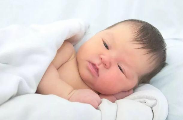 新生兒黃疸可以打預防針嗎 新生兒黃疸可以吃茵梔黃口服液 新生兒黃疸可以打預防針嗎 新生兒黃疸可以吃茵梔黃口服液