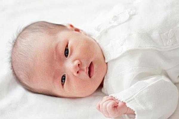 新生兒黃疸可以打預防針嗎 新生兒黃疸可以吃茵梔黃口服液 新生兒黃疸可以打預防針嗎 新生兒黃疸可以吃茵梔黃口服液