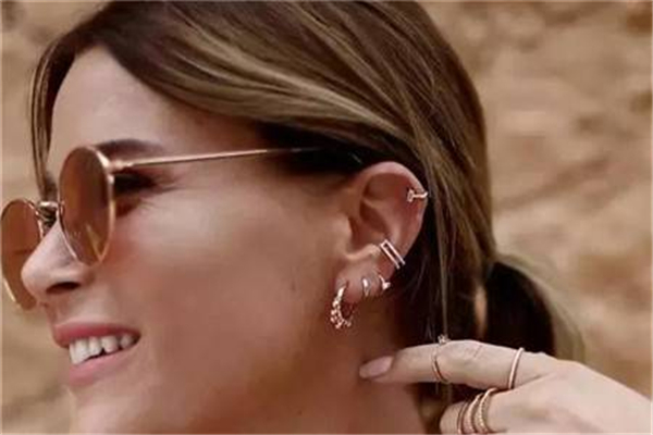 打耳洞后多久可以換耳釘 打耳洞后多久才能完全痊愈 打耳洞后多久可以換耳釘 打耳洞后多久才能完全痊愈