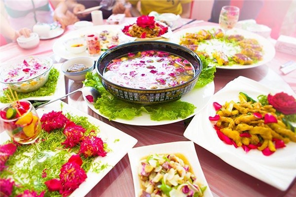 云南大學食堂推出玫瑰宴 玫瑰宴是什么 云南大學食堂推出玫瑰宴 玫瑰宴是什么