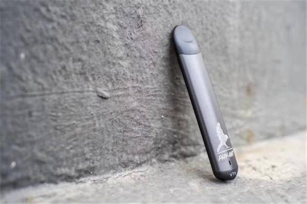 大學生吸網(wǎng)購電子煙入院 電子煙有什么危害 大學生吸網(wǎng)購電子煙入院 電子煙有什么危害