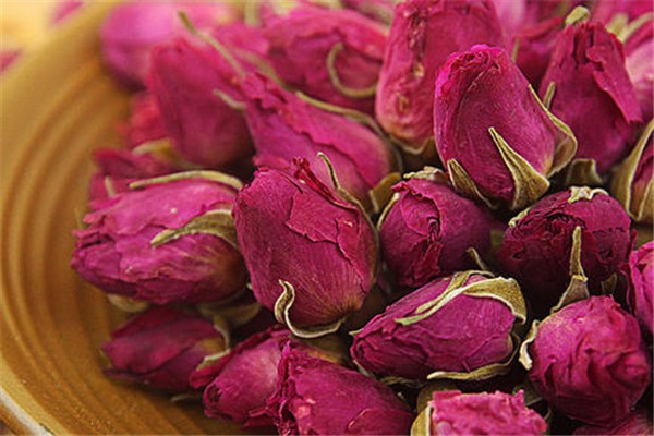 食用玫瑰有什么好處 食用玫瑰有幾種 食用玫瑰有什么好處 食用玫瑰有幾種