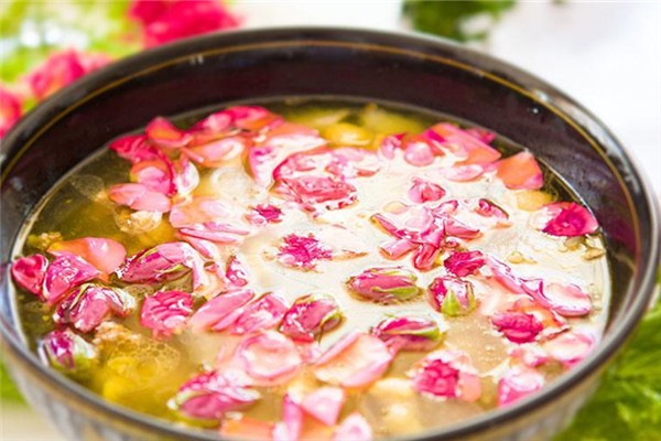 云南大學食堂推出玫瑰宴 玫瑰宴是什么 云南大學食堂推出玫瑰宴 玫瑰宴是什么