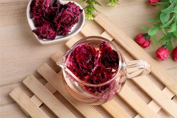 食用玫瑰有什么好處 食用玫瑰有幾種 食用玫瑰有什么好處 食用玫瑰有幾種