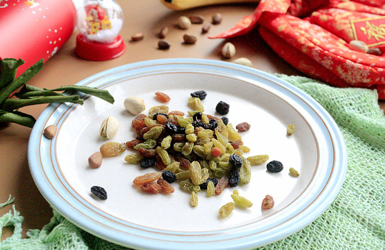 女性常吃葡萄干的好處 吃葡萄干減肥嗎 女性常吃葡萄干的好處 吃葡萄干減肥嗎