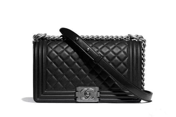 香奈兒包包的標(biāo)志是什么樣子的 香奈兒包包的皮質(zhì)是什么 香奈兒包包的標(biāo)志是什么樣子的 香奈兒包包的皮質(zhì)是什么