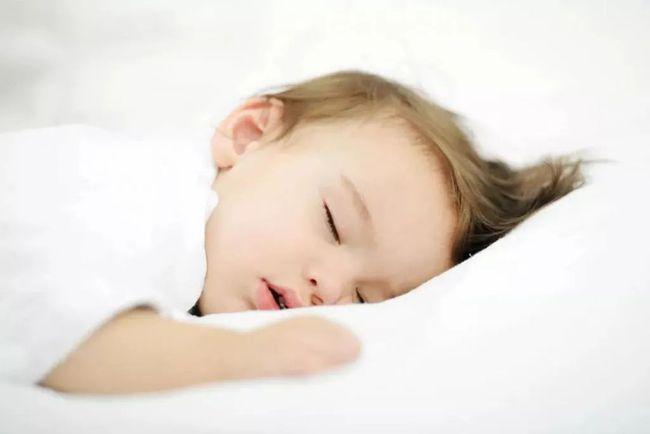 新生兒睡覺(jué)張嘴怎么回事 新生兒睡覺(jué)張嘴正常嗎 新生兒睡覺(jué)張嘴怎么回事 新生兒睡覺(jué)張嘴正常嗎