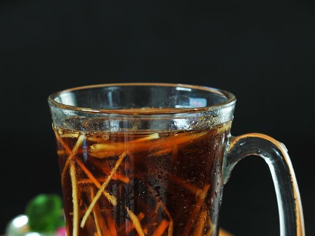 姜絲可樂煮多長時間 可樂煮生姜煮要加水嗎 姜絲可樂煮多長時間 可樂煮生姜煮要加水嗎