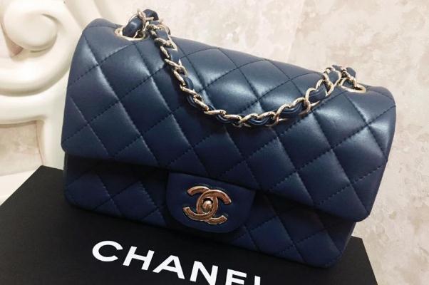 香奈兒包包的標(biāo)志是什么樣子的 香奈兒包包的皮質(zhì)是什么 香奈兒包包的標(biāo)志是什么樣子的 香奈兒包包的皮質(zhì)是什么