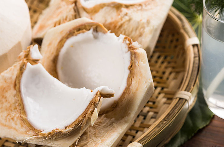 泰國奶椰的功效與作用 泰國奶椰的食用方式和注意事項(xiàng) 泰國奶椰的功效與作用 泰國奶椰的食用方式和注意事項(xiàng)