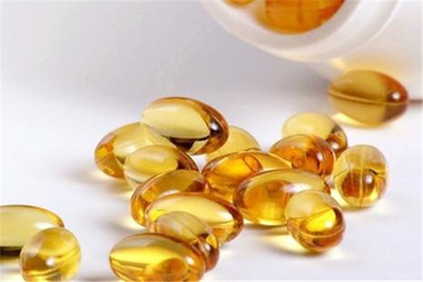 魚(yú)肝油補(bǔ)什么 魚(yú)肝油多大寶寶可以吃 魚(yú)肝油補(bǔ)什么 魚(yú)肝油多大寶寶可以吃
