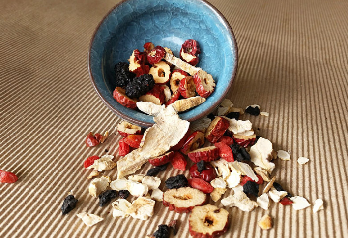 黃精對(duì)女人的功效與作用 女人可以吃黃精嗎 黃精對(duì)女人的功效與作用 女人可以吃黃精嗎