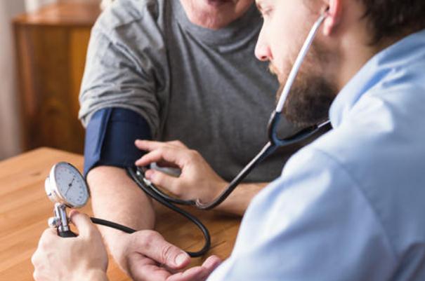 高血壓頭暈是什么原因 高血壓頭暈是不是腦梗 高血壓頭暈是什么原因 高血壓頭暈是不是腦梗