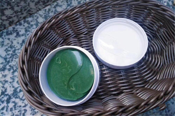眼膜和眼霜哪個(gè)效果好 眼膜和眼霜可以一起使用嗎 眼膜和眼霜哪個(gè)效果好 眼膜和眼霜可以一起使用嗎