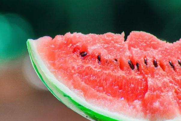 西瓜可以放多長(zhǎng)時(shí)間 什么樣的西瓜耐儲(chǔ)存 西瓜可以放多長(zhǎng)時(shí)間 什么樣的西瓜耐儲(chǔ)存