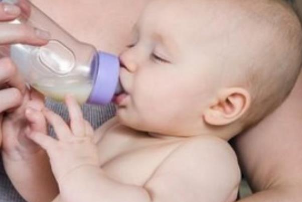 嬰兒溢奶的主要原因 嬰兒溢奶的處理方法 嬰兒溢奶的主要原因 嬰兒溢奶的處理方法