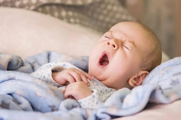 寶寶溢奶還能再吃嗎 寶寶吐奶后還可以再喂嗎 寶寶溢奶還能再吃嗎 寶寶吐奶后還可以再喂嗎