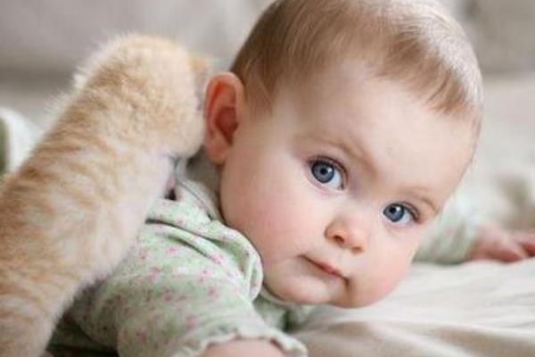 嬰兒溢奶和吐奶的區(qū)別 嬰兒溢奶是什么原因 嬰兒溢奶和吐奶的區(qū)別 嬰兒溢奶是什么原因