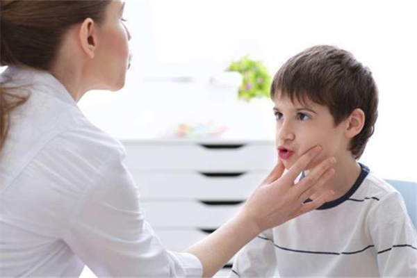 口吃是什么原因引起的 口吃發(fā)生在什么時候 口吃是什么原因引起的 口吃發(fā)生在什么時候