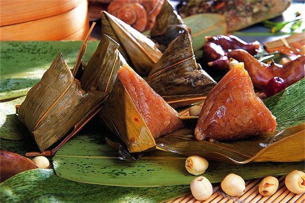 粽子到底是煮還是蒸 粽子怎么煮才好吃 粽子到底是煮還是蒸 粽子怎么煮才好吃