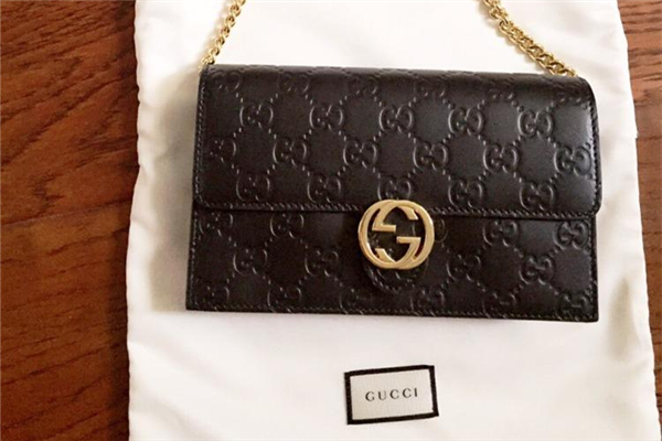 Gucci包包什么材質(zhì)做的 Gucci包包怎么辨真假 Gucci包包什么材質(zhì)做的 Gucci包包怎么辨真假