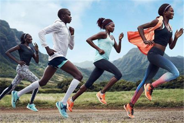 跑步時要怎么調(diào)整呼吸 跑步時要收腹嗎 跑步時要怎么調(diào)整呼吸 跑步時要收腹嗎