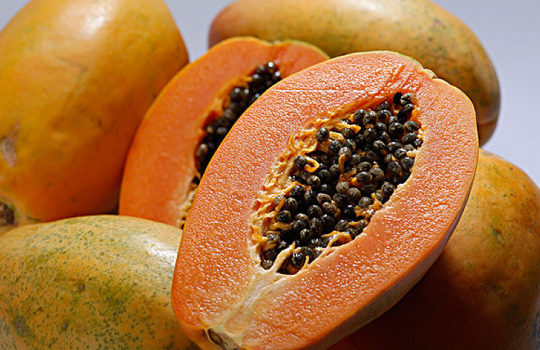 黃木瓜可以直接生吃嗎 黃木瓜硬的能不能吃 黃木瓜可以直接生吃嗎 黃木瓜硬的能不能吃