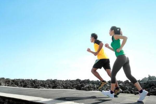 跑步要戴護膝嗎 跑步要穿什么衣服 跑步要戴護膝嗎 跑步要穿什么衣服