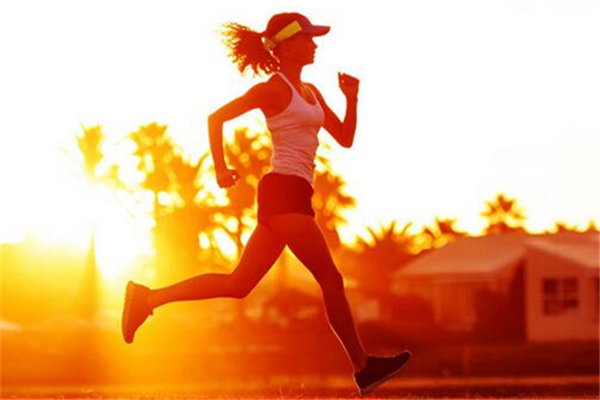 跑步時要怎么調(diào)整呼吸 跑步時要收腹嗎 跑步時要怎么調(diào)整呼吸 跑步時要收腹嗎