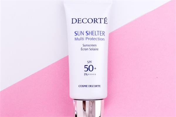 防曬霜和粉底先涂哪個(gè) 防曬霜正確的使用步驟 防曬霜和粉底先涂哪個(gè) 防曬霜正確的使用步驟