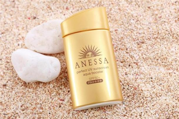 防曬霜用手好還是美妝蛋好 防曬霜用手涂有細(xì)菌嗎 防曬霜用手好還是美妝蛋好 防曬霜用手涂有細(xì)菌嗎