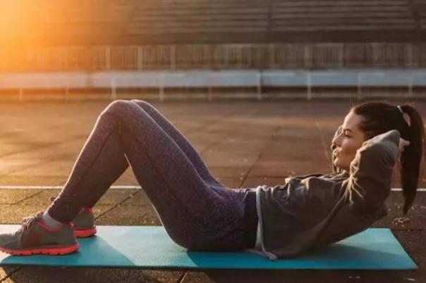 卷腹有什么好處 卷腹一天做多少 卷腹有什么好處 卷腹一天做多少