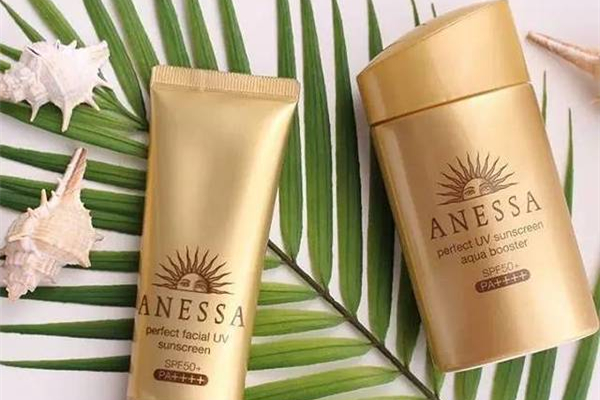 涂完防曬霜為什么黏黏的 防曬涂完之后有效時(shí)間 涂完防曬霜為什么黏黏的 防曬涂完之后有效時(shí)間