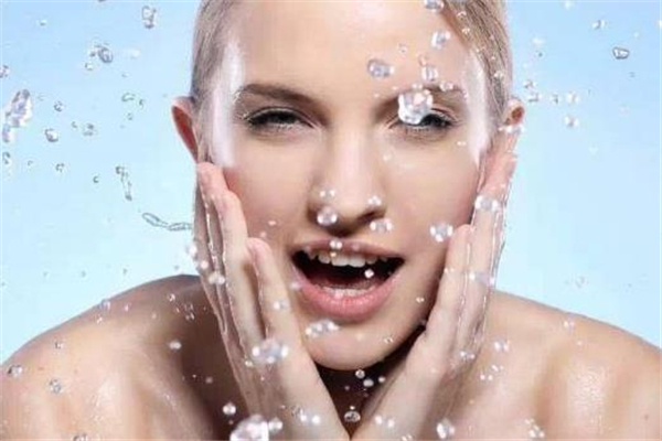 防曬霜要卸妝嗎 防曬霜要用什么卸妝 防曬霜要卸妝嗎 防曬霜要用什么卸妝