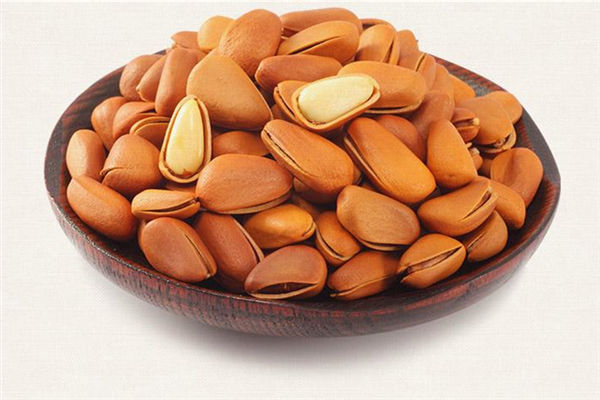 松子生的可以吃嗎 松子吃生的有什么好處 松子生的可以吃嗎 松子吃生的有什么好處