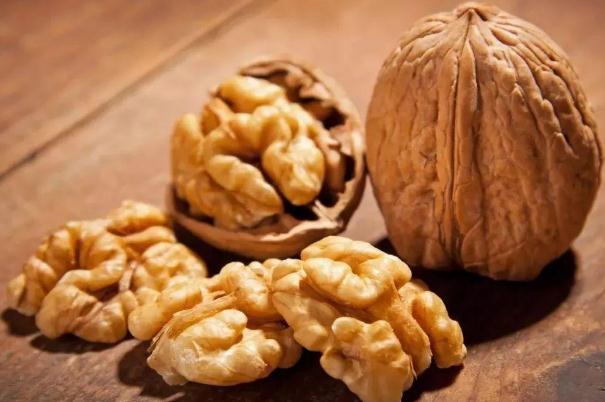 核桃的熱量是多少大卡 減肥期間可以吃核桃嗎 核桃的熱量是多少大卡 減肥期間可以吃核桃嗎