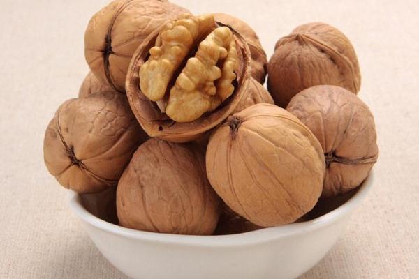 核桃的熱量是多少大卡 減肥期間可以吃核桃嗎 核桃的熱量是多少大卡 減肥期間可以吃核桃嗎