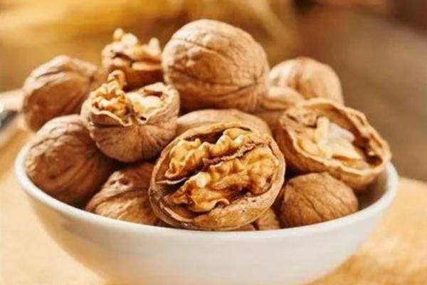 核桃真的能補(bǔ)腦嗎 核桃可以補(bǔ)腎嗎 核桃真的能補(bǔ)腦嗎 核桃可以補(bǔ)腎嗎