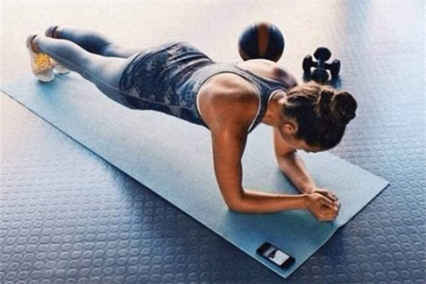 平板支撐可以減肥嗎 平板支撐做多長時(shí)間合適 平板支撐可以減肥嗎 平板支撐做多長時(shí)間合適