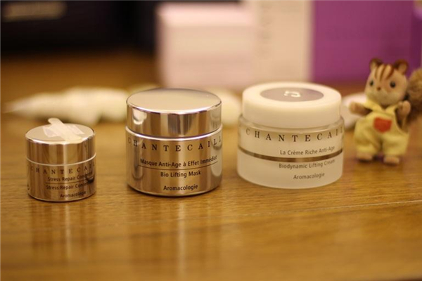 眼霜什么年齡開(kāi)始用好 眼霜適合白天用還是晚上用 眼霜什么年齡開(kāi)始用好 眼霜適合白天用還是晚上用