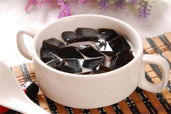 龜苓膏真的用烏龜做的嗎 古法龜苓膏的做法 龜苓膏真的用烏龜做的嗎 古法龜苓膏的做法