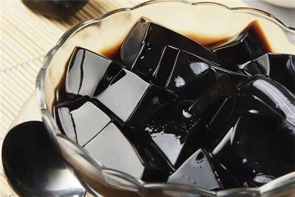 龜苓膏真的用烏龜做的嗎 古法龜苓膏的做法 龜苓膏真的用烏龜做的嗎 古法龜苓膏的做法