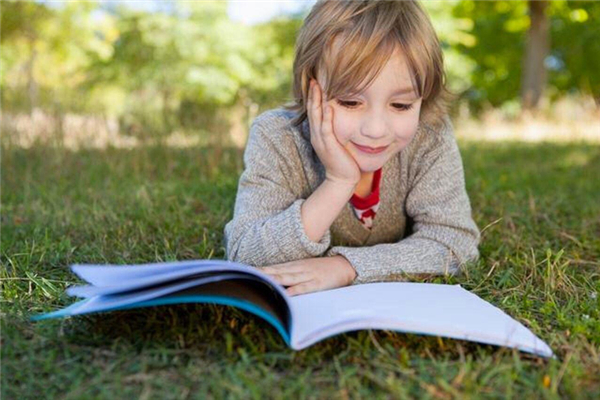 孩子多大開始看書 孩子看什么書好 孩子多大開始看書 孩子看什么書好