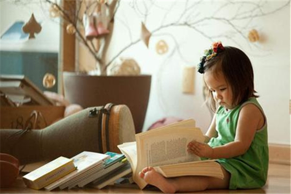 孩子多大開始看書 孩子看什么書好 孩子多大開始看書 孩子看什么書好