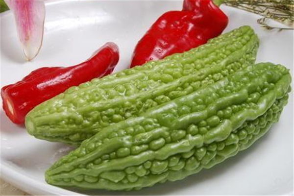 苦瓜什么季節(jié)吃最合適 苦瓜哪個(gè)部位最苦 苦瓜什么季節(jié)吃最合適 苦瓜哪個(gè)部位最苦