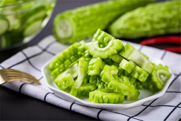 苦瓜可以生吃嗎 苦瓜生吃有什么好處 苦瓜可以生吃嗎 苦瓜生吃有什么好處