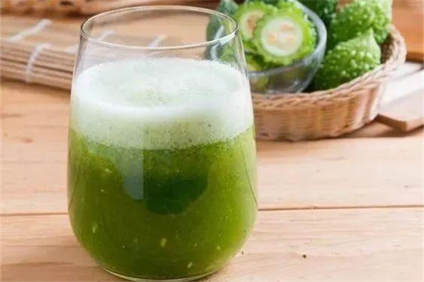 苦瓜汁可以敷臉嗎 苦瓜汁怎么榨好喝 苦瓜汁可以敷臉嗎 苦瓜汁怎么榨好喝